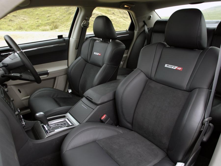  Chrysler 300C SRT8 2004 года  (UK) (фото 9 из 14)